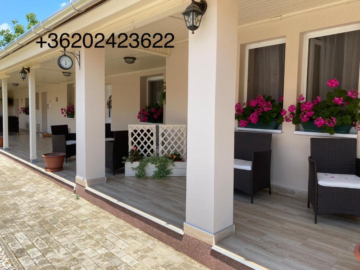 Sara Vendeghaz Apartment Hajduboszormeny Exterior photo